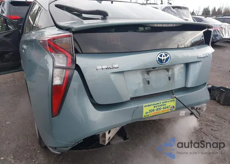 2016 Toyota Prius Three Touring z USA, uszkodzony, nr VIN JTDKARFU8G3007209